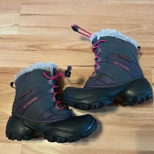 Like new Columbia snow boots